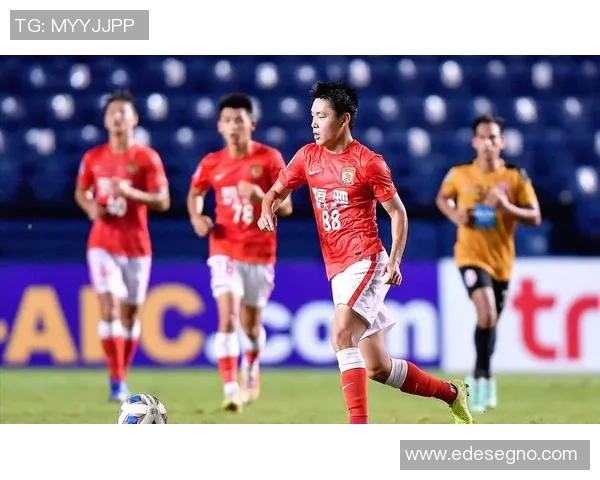 广州与成都足球队对抗赛后分析个人能力表现与战术执行