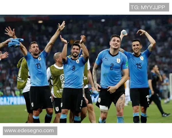 合照中的足球明星是谁揭秘他们背后的故事与成就