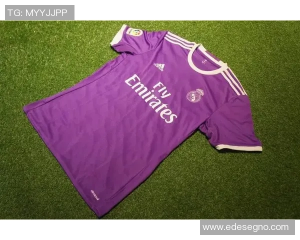 紫色球衣下的足球明星们如何在赛场上展现独特风采与魅力 紫色球衣下的足球明星们如何在赛场上展现独特风采与魅力