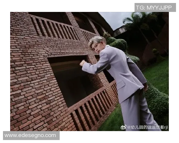 足球明星中谁是成龙的忠实粉丝揭秘与他们的友谊故事 足球明星中谁是成龙的忠实粉丝揭秘与他们的友谊故事