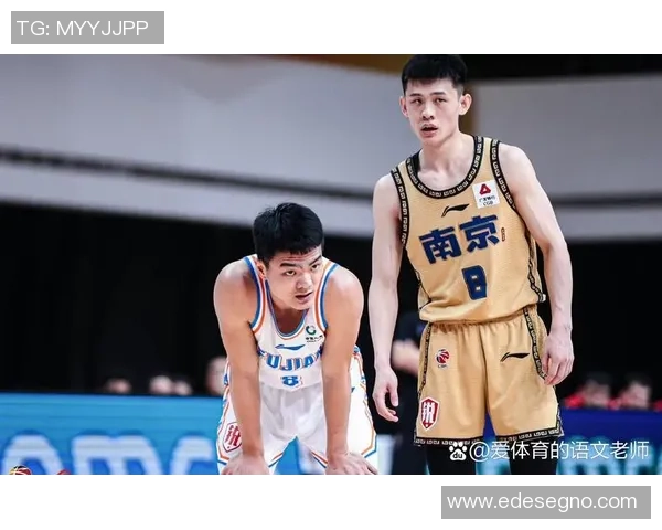 南京羽毛球队灵活性引发热议球员表现与战术调整成焦点讨论